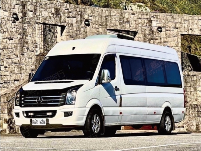 賓士保母車